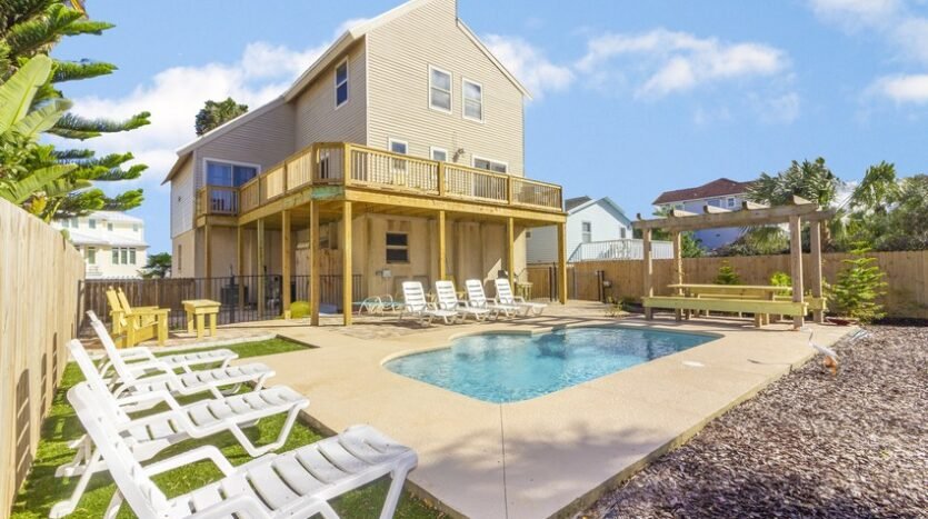 Atlantic Bliss Yard with Swimming Pool